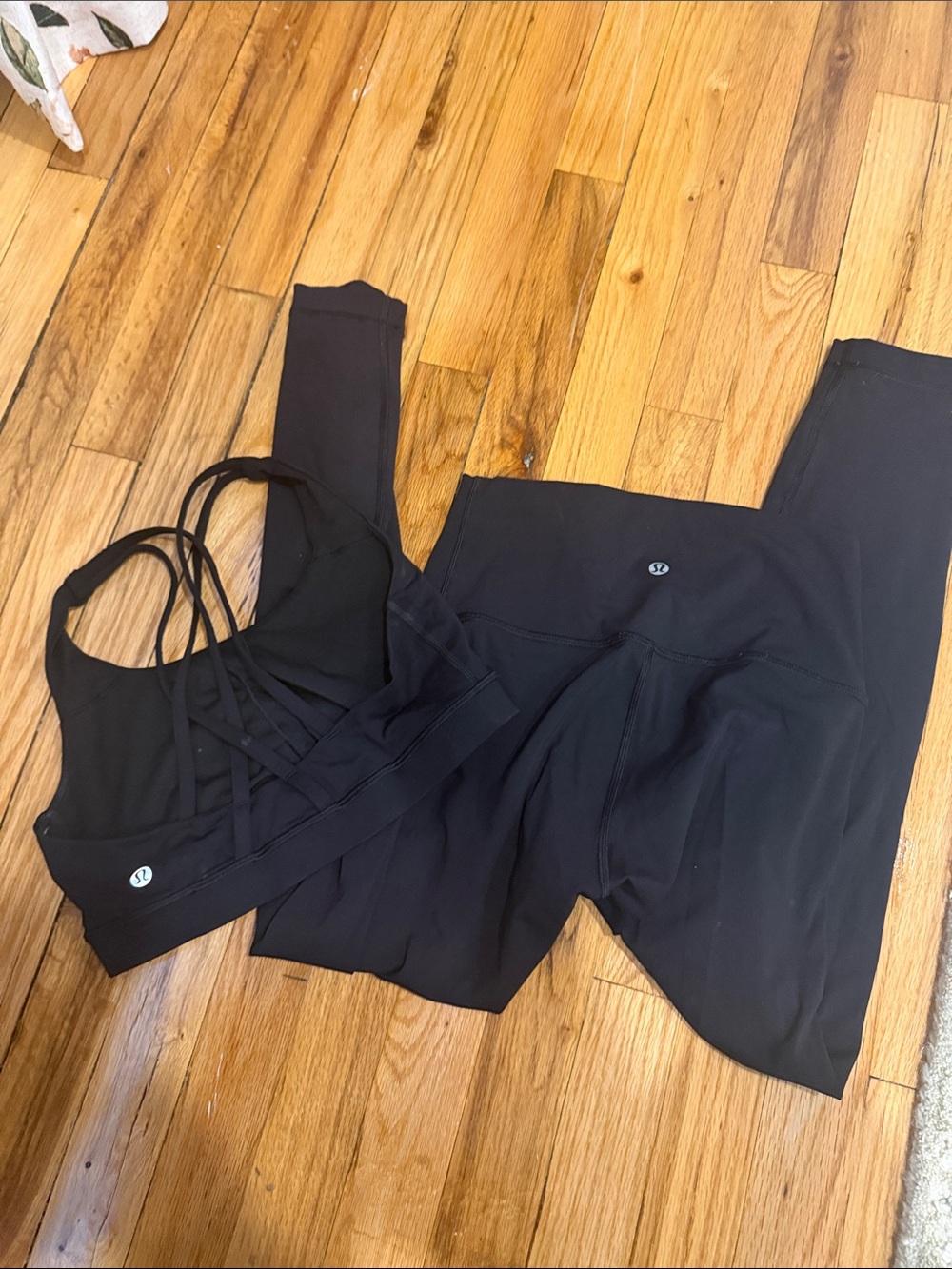 lululemon athletica Black Sports Bra and Leggings Set - Picture 2 of 2